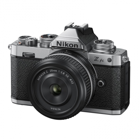 Nikon Z fc mit Objektiv Z 28mm 2.8 SE (VOA090K001) 